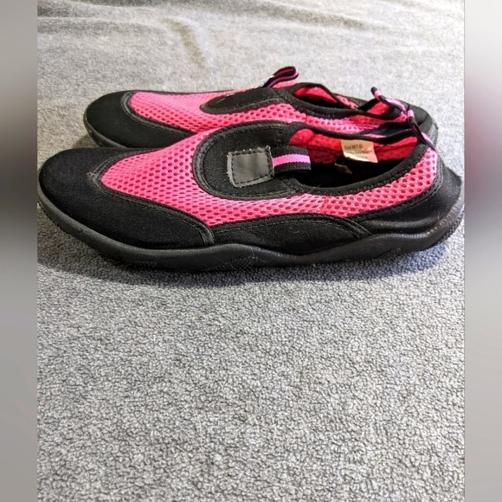 Women's water‎ shoes size 7-8 beach vacation walking hard rubber soled